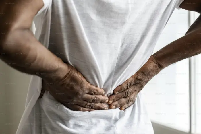 Mujer con dolor lumbar